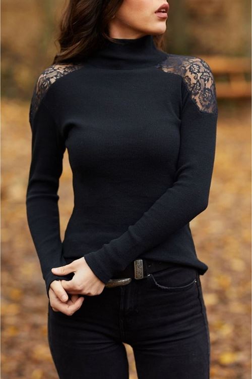 Kadın Uzun Kollu Balıkçı Yaka Omuzları Dantel Detay Kaşkorse Kumaş Bluz