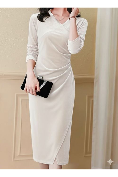 Kadın Uzun Kollu Kruvaze Yakalı Yandan Büzgülü önden çapraz Detaylı Midi Kadife Elbise