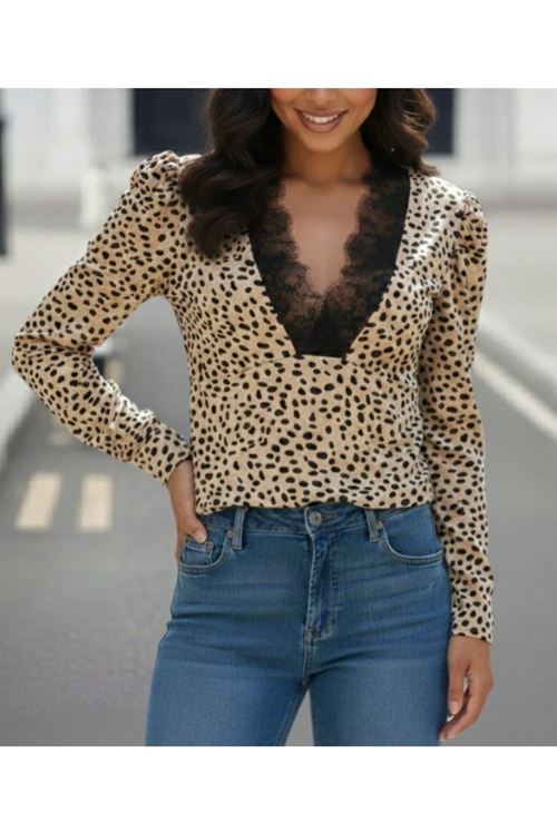 Kadın Uzun Kollu önden Derin Dantel Yaka Leopar Desenli Dalgıç Bluz
