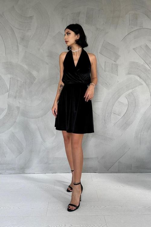 Siyah Boyundan Geçmeli Elbise