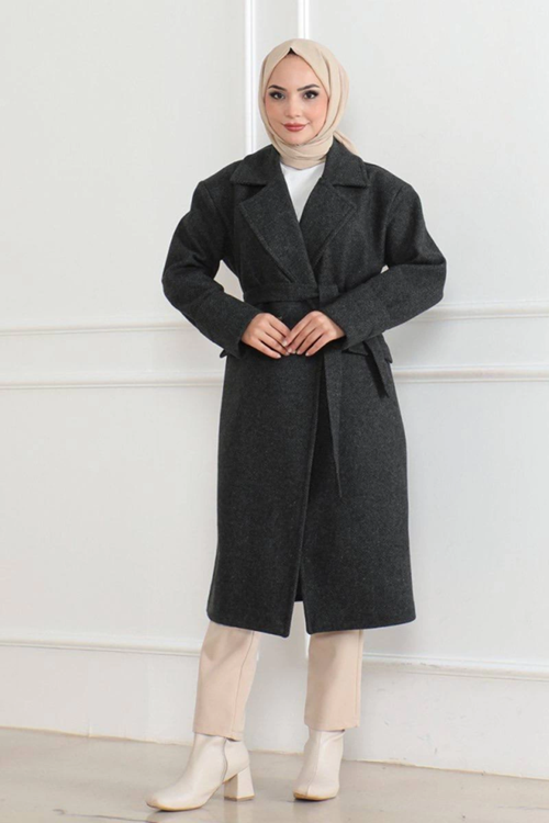 Kaşe Kaban – Uzun Boy 115 Cm Kruvaze Yaka Kuşaklı Astarlı Kışlık Tesettür Kaban, Yünlü Dokuma Kaşmir Kumaş, Cepli Oversize Rahat Kalıp Şık Modern Kaban Mont Modeli (Günlük Ve Özel Gün Kombinlerine Uygun) - Siyah