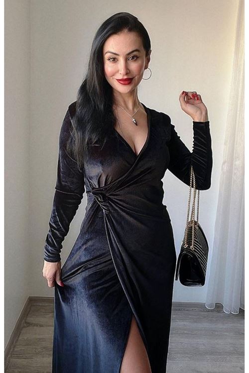 Kadın Uzun Kollu Kruvaze Yaka Yırtmaçlı Kadife Elbise