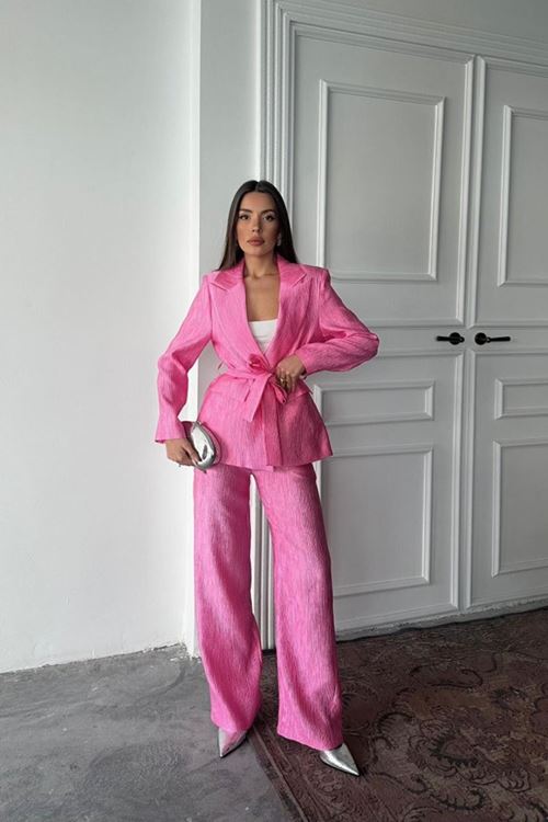 Pembe Beli Kuşaklı Ceket Ve Pantolon Parlak Takım