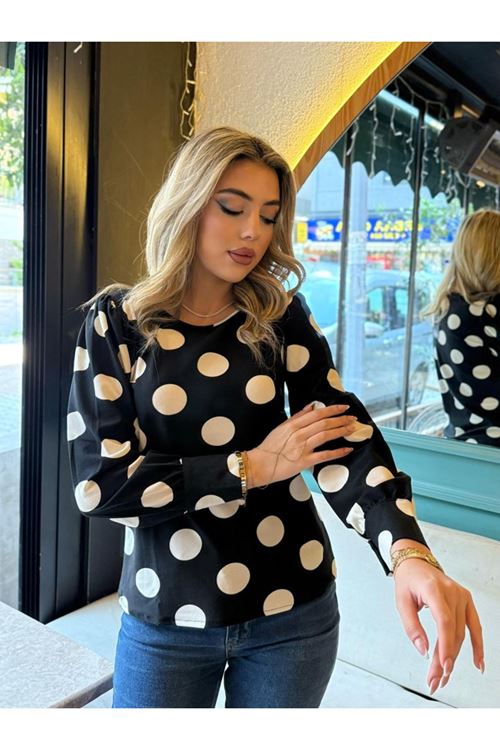 Kadın Uzun Kollu Bisiklet Yaka Kollar Geniş Kol Ağzı Manşetli Iki Düğmeli Detay Krep Bluz