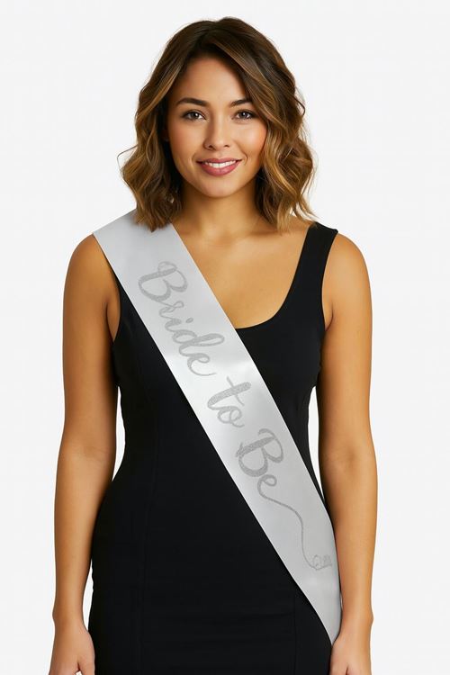 Beyaz Saten Üzerine İtalik Gümüş Bride To Be Kuşağı