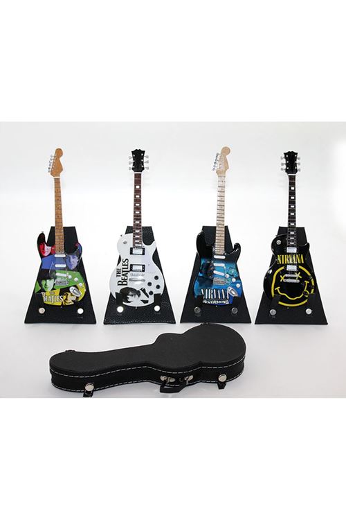 Çantalı Gitar Figürü