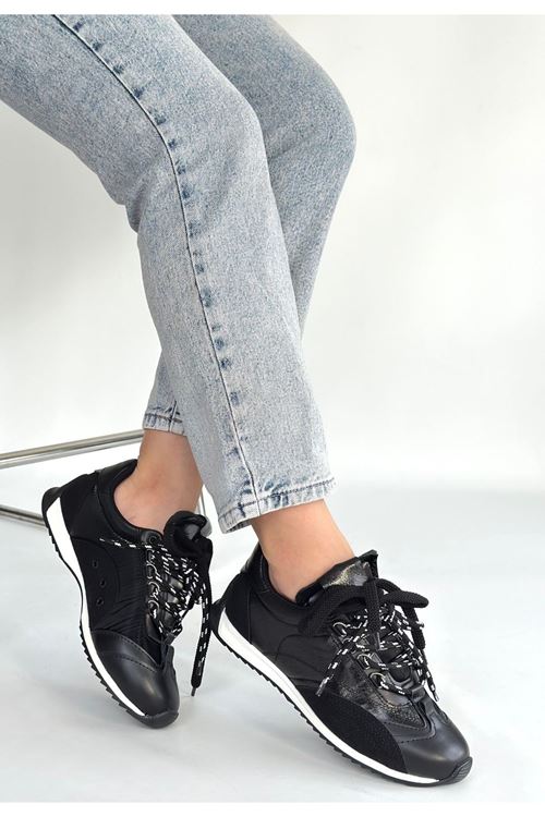 Reat Siyah Cilt Bağcıklı  Paraşüt Detaylı Spor Ayakkabı