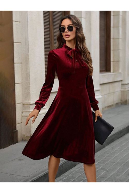 Kadın Uzun Kollu Yakadan Fiyonklu Cepli Midi Kadife Elbise