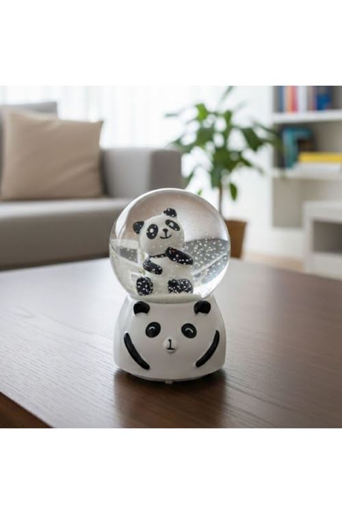 Pilli Işıklı Müzikli Kar Küresi–Sevimli Panda Figürlü Eğlenceli Masaüstü Biblo, LED Aydınlatmalı Dekoratif Hediyelik Kar Küresi