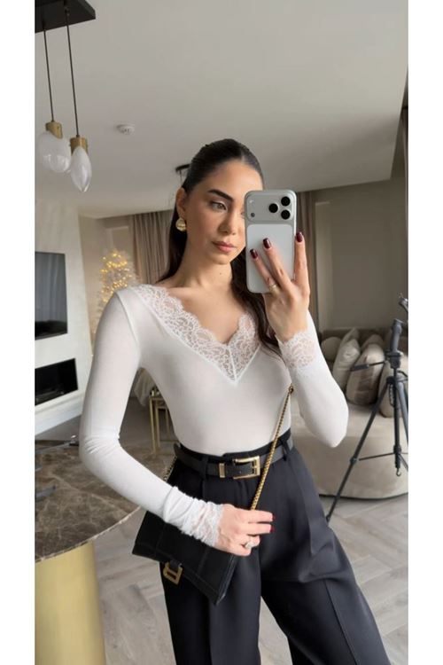 Kadın Uzun Kollu V Yaka Dantel Güpür Detay Bluz