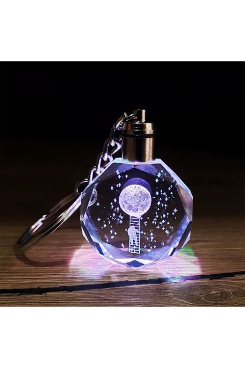 Aya Tırmanan Astronot Tasarımlı Işıklı Kristal Anahtarlık