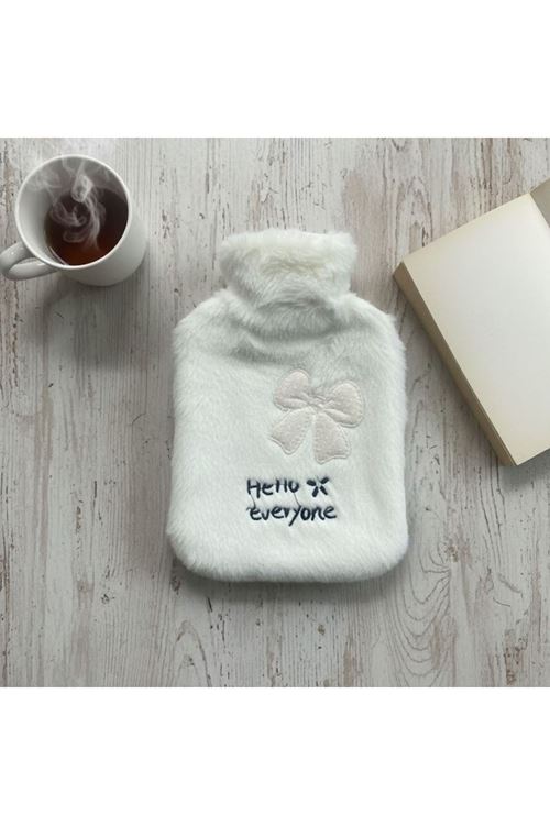 Hello Everyone Yazılı Kurdeleli Beyaz Peluş Sıcak Su Torbası 1 Lt – Yumuşak Kılıf, Uzun Süre Sıcak Tutan Termal Su Torbası