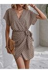 Kadın Kısa Yarasa Kollu önden Kruvaze Yaka Detaylı önden Bağlamalı Desenli Süprem Elbise