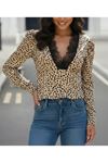 Kadın Uzun Kollu önden Derin Dantel Yaka Leopar Desenli Dalgıç Bluz