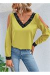 Kadın Uzun Kollu V Yakalı Omuzlardan Açık Sandy Bluz