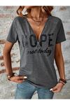 Kadın Kısa Kollu önden Fermuarlı Yazı Baskılı Viskon Bluz