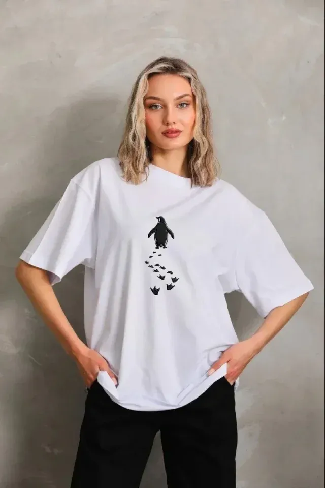 Nihilist Penguen Temalı Oversize Bisiklet Yaka Tişört - Beyaz