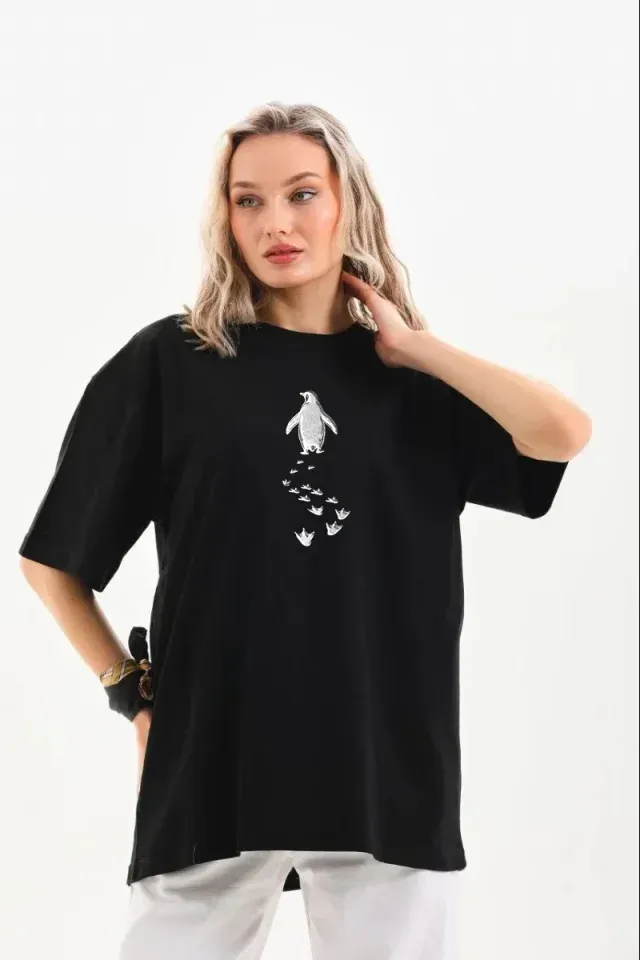 Nihilist Penguen Temalı Oversize Bisiklet Yaka Tişört - Siyah
