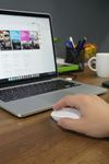 TBL Dekor® Beyaz Renkli Ergonomik Sessiz Kablosuz Mouse – USB Alıcılı, Ofis ve Oyun İçin Konforlu Bilgisayar Faresi MS6310